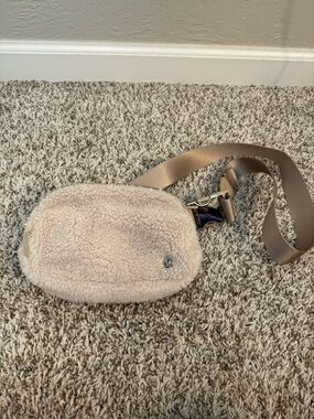 Lululemon Sherpa Belt Bag